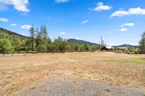 Tiny photo for 555 Grouse Creek Road, Grants Pass, OR 97526 (MLS # 220224350)