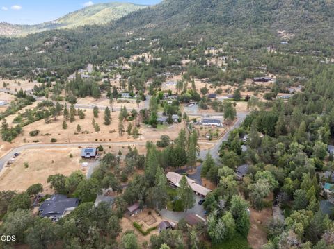 Tiny photo for 555 Grouse Creek Road, Grants Pass, OR 97526 (MLS # 220224350)