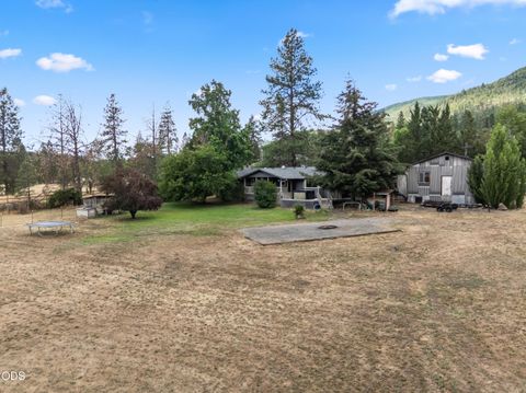 Tiny photo for 555 Grouse Creek Road, Grants Pass, OR 97526 (MLS # 220224350)