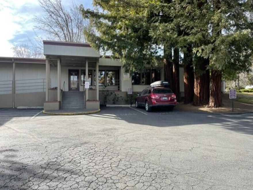Space is ideal for an Optometrist, medical or professional office.  Space has 6 private offices / exam rooms, 1 restroom, reception area and alarm system.  Separate parking areas for clients and staff.  Tenant pays for utilities, interior maintenance and SOS alarm service.