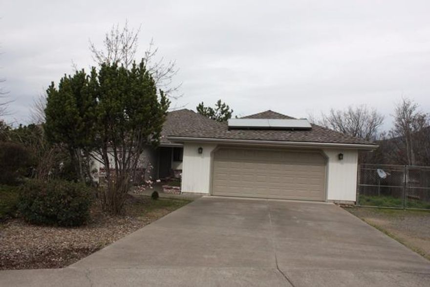 Nice 3 bedroom 2 Bath.