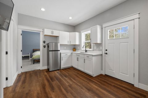 Tiny photo for 9536 Kestrel Road, Klamath Falls, OR 97601 (MLS # 220215653)