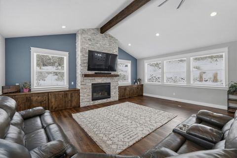 Tiny photo for 9536 Kestrel Road, Klamath Falls, OR 97601 (MLS # 220215653)