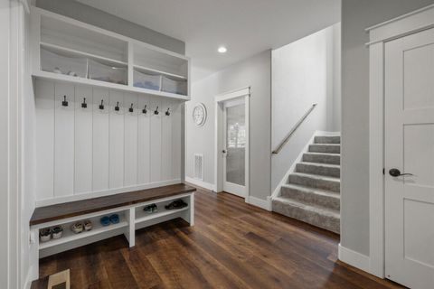 Tiny photo for 9536 Kestrel Road, Klamath Falls, OR 97601 (MLS # 220215653)