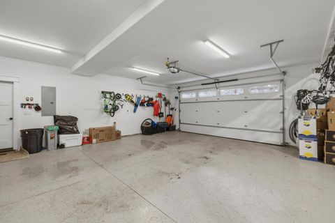 Tiny photo for 9536 Kestrel Road, Klamath Falls, OR 97601 (MLS # 220215653)