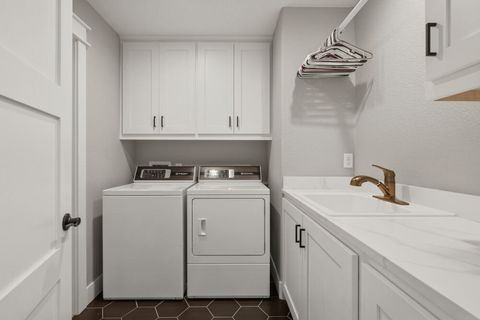 Tiny photo for 9536 Kestrel Road, Klamath Falls, OR 97601 (MLS # 220215653)