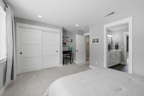 Tiny photo for 9536 Kestrel Road, Klamath Falls, OR 97601 (MLS # 220215653)