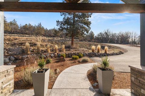 Tiny photo for 9536 Kestrel Road, Klamath Falls, OR 97601 (MLS # 220215653)