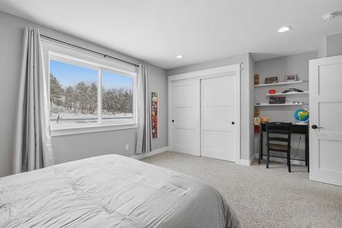 Tiny photo for 9536 Kestrel Road, Klamath Falls, OR 97601 (MLS # 220215653)