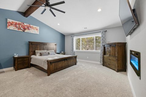 Tiny photo for 9536 Kestrel Road, Klamath Falls, OR 97601 (MLS # 220215653)