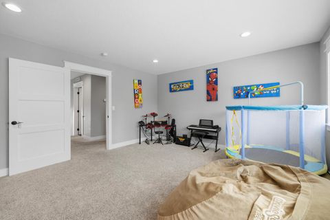 Tiny photo for 9536 Kestrel Road, Klamath Falls, OR 97601 (MLS # 220215653)