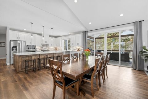 Tiny photo for 9536 Kestrel Road, Klamath Falls, OR 97601 (MLS # 220215653)