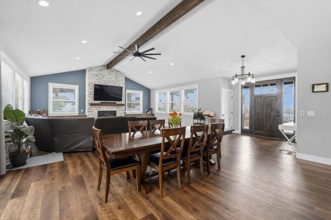 Tiny photo for 9536 Kestrel Road, Klamath Falls, OR 97601 (MLS # 220215653)