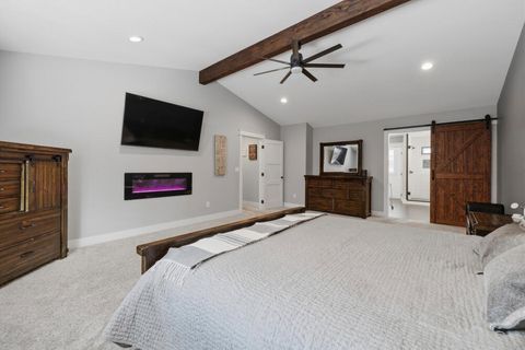 Tiny photo for 9536 Kestrel Road, Klamath Falls, OR 97601 (MLS # 220215653)