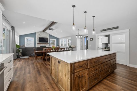 Tiny photo for 9536 Kestrel Road, Klamath Falls, OR 97601 (MLS # 220215653)