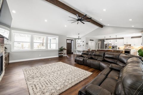 Tiny photo for 9536 Kestrel Road, Klamath Falls, OR 97601 (MLS # 220215653)