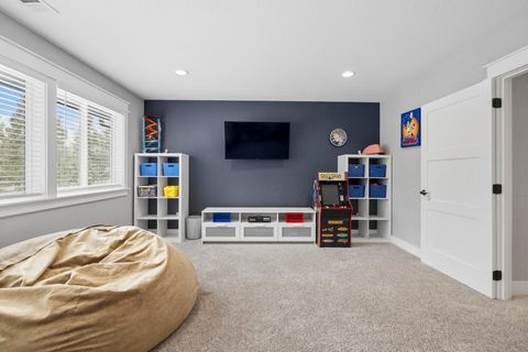 Tiny photo for 9536 Kestrel Road, Klamath Falls, OR 97601 (MLS # 220215653)