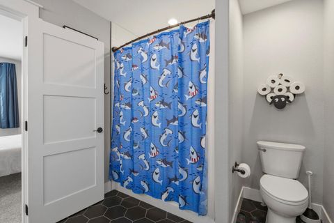 Tiny photo for 9536 Kestrel Road, Klamath Falls, OR 97601 (MLS # 220215653)