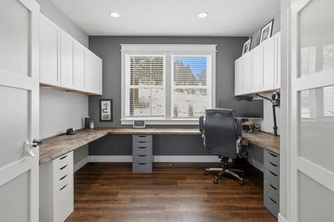 Tiny photo for 9536 Kestrel Road, Klamath Falls, OR 97601 (MLS # 220215653)