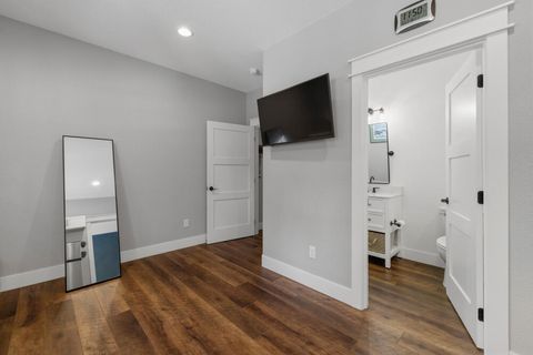 Tiny photo for 9536 Kestrel Road, Klamath Falls, OR 97601 (MLS # 220215653)