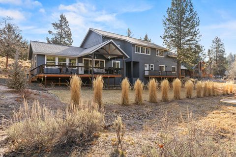Tiny photo for 9536 Kestrel Road, Klamath Falls, OR 97601 (MLS # 220215653)
