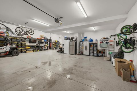 Tiny photo for 9536 Kestrel Road, Klamath Falls, OR 97601 (MLS # 220215653)