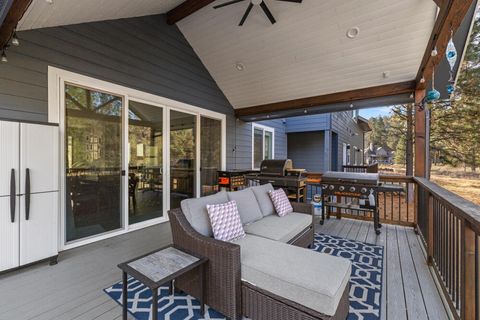 Tiny photo for 9536 Kestrel Road, Klamath Falls, OR 97601 (MLS # 220215653)