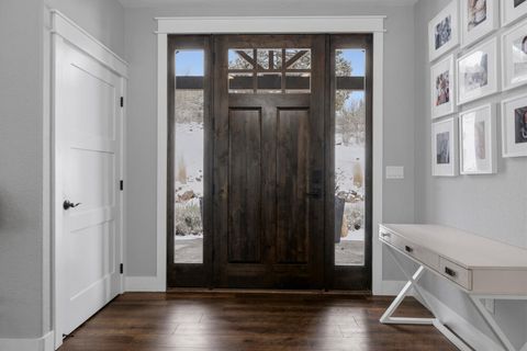 Tiny photo for 9536 Kestrel Road, Klamath Falls, OR 97601 (MLS # 220215653)