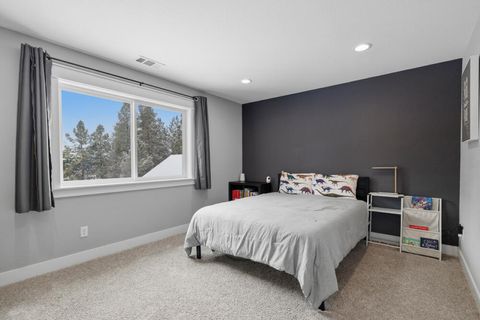 Tiny photo for 9536 Kestrel Road, Klamath Falls, OR 97601 (MLS # 220215653)