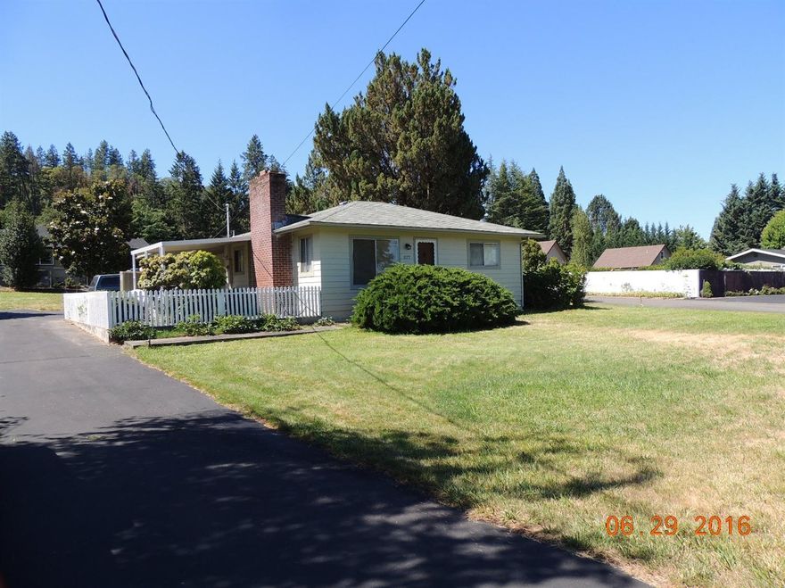 Cutest cottage in a terrific location- views all around and open feeling large lot. Two bedroom and 1 full bath, living room, nice sized kitchen. Great starter or retirement home. Garden space is abundant and irrigation to the property. Set back from the street, paved drive and a shop.