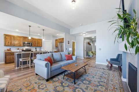 Tiny photo for 51911 Campfire Drive, La Pine, OR 97739 (MLS # 220221185)