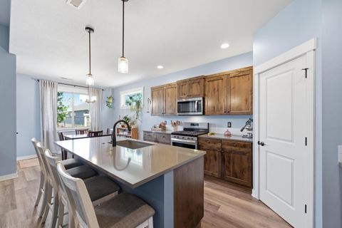 Tiny photo for 51911 Campfire Drive, La Pine, OR 97739 (MLS # 220221185)