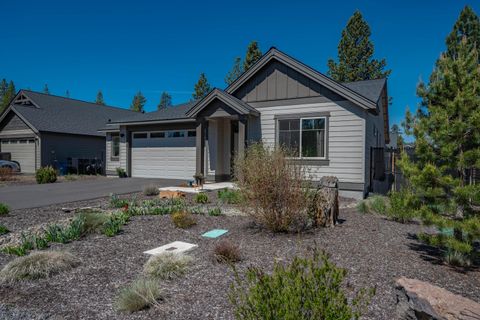 Photo of 51911 Campfire Drive, La Pine, OR 97739 (MLS # 220221185)
