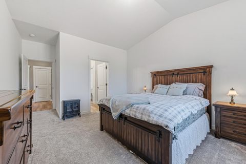 Tiny photo for 51911 Campfire Drive, La Pine, OR 97739 (MLS # 220221185)