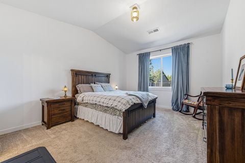 Tiny photo for 51911 Campfire Drive, La Pine, OR 97739 (MLS # 220221185)