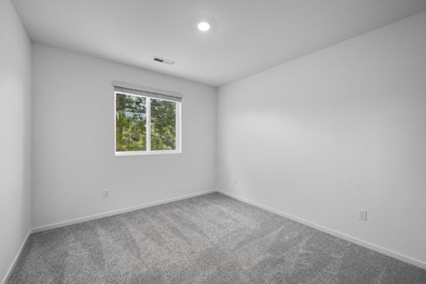 Tiny photo for 51722 Jubilee Pine Dr Dr, La Pine, OR 97739 (MLS # 220215200)