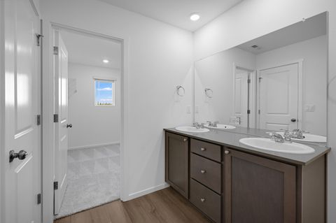 Tiny photo for 51722 Jubilee Pine Dr Dr, La Pine, OR 97739 (MLS # 220215200)