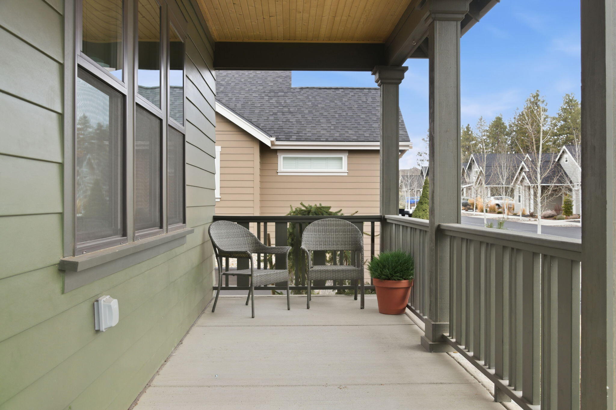 1025 E Horse Back Trail