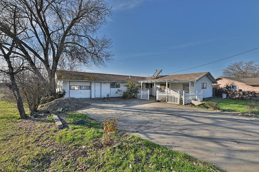 Looking for the perfect opportunity to invest or create your dream home? This three-bedroom, two-bathroom property is a diamond in the rough, offering incredible potential for the right buyer. With a cozy alleyway kitchen and a charming wood-burning fireplace, it's ready to be transformed into something special. The spacious yard provides a private retreat, perfect for outdoor living, gardening, and much more. Whether you are an investor looking for a great flip or a homebuyer with a vision for renovation, this property is a must-see. With a competitive price and endless possibilities, you won't want to miss out on this hidden gem. Schedule a tour today and make this property yours!