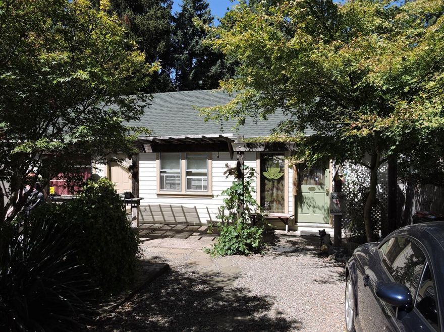 Great cottage in historic Jacksonville on wonderful street close to downtown and walking distance to the Britt Festival. Remodeled in 2009 with new roof, gutters, kitchen cabinets, windows,exterior paint. Small loft and attic storage. Private yard with access to city park through the rear gate. Charming home and hard to find in this price range.