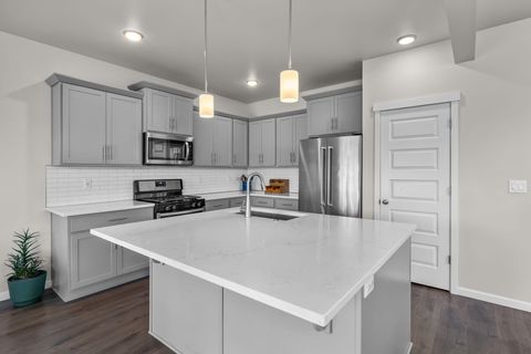 Tiny photo for 51783 Fordham Drive, La Pine, OR 97739 (MLS # 220218031)