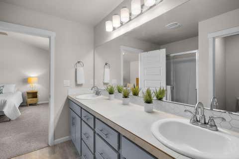 Tiny photo for 51783 Fordham Drive, La Pine, OR 97739 (MLS # 220218031)