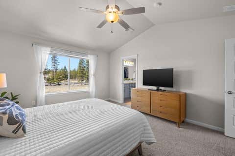 Tiny photo for 51783 Fordham Drive, La Pine, OR 97739 (MLS # 220218031)