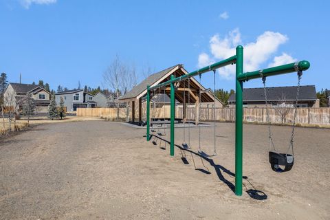 Tiny photo for 51783 Fordham Drive, La Pine, OR 97739 (MLS # 220218031)