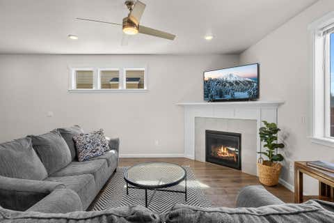 Tiny photo for 51783 Fordham Drive, La Pine, OR 97739 (MLS # 220218031)