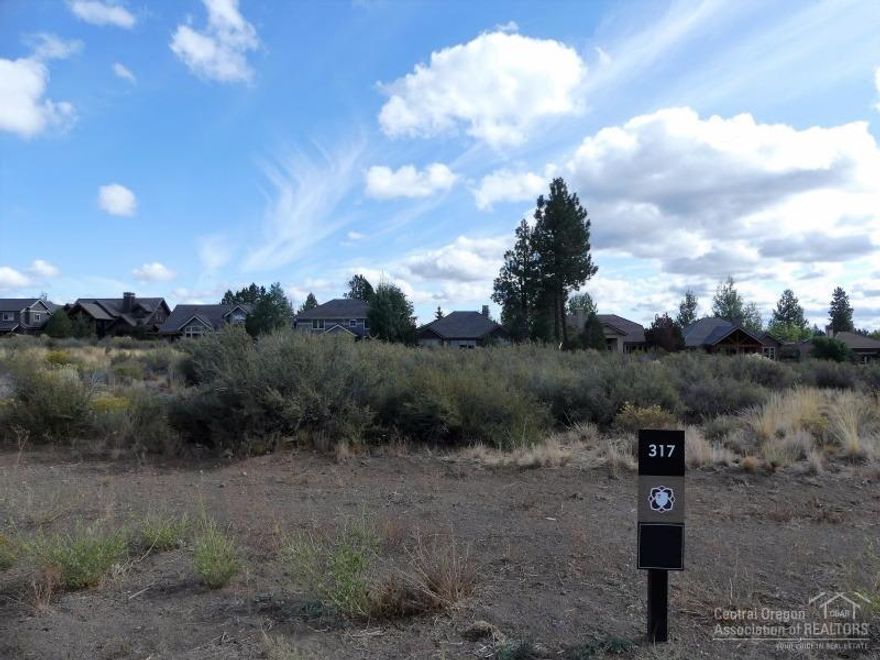 This flat homesite backs to Tetherow common space and is located in the Crescent neighborhood at Tetherow. A great value for a premier lot in Tetherow. Tetherow social membership included with full price offers.
