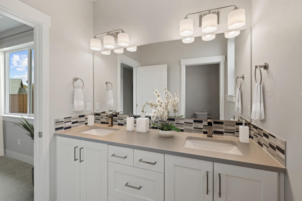 61232 NE Snow Owl Street