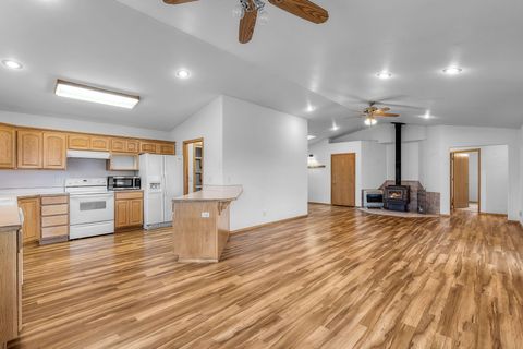 Tiny photo for 7082 SE Night Hawk Drive Drive, Prineville, OR 97754 (MLS # 220212699)