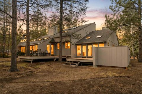 Photo of 18025 Camas Lane #18, Sunriver, OR 97707 (MLS # 220215409)