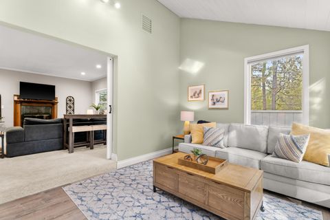 Tiny photo for 18025 Camas Lane #18, Sunriver, OR 97707 (MLS # 220215409)